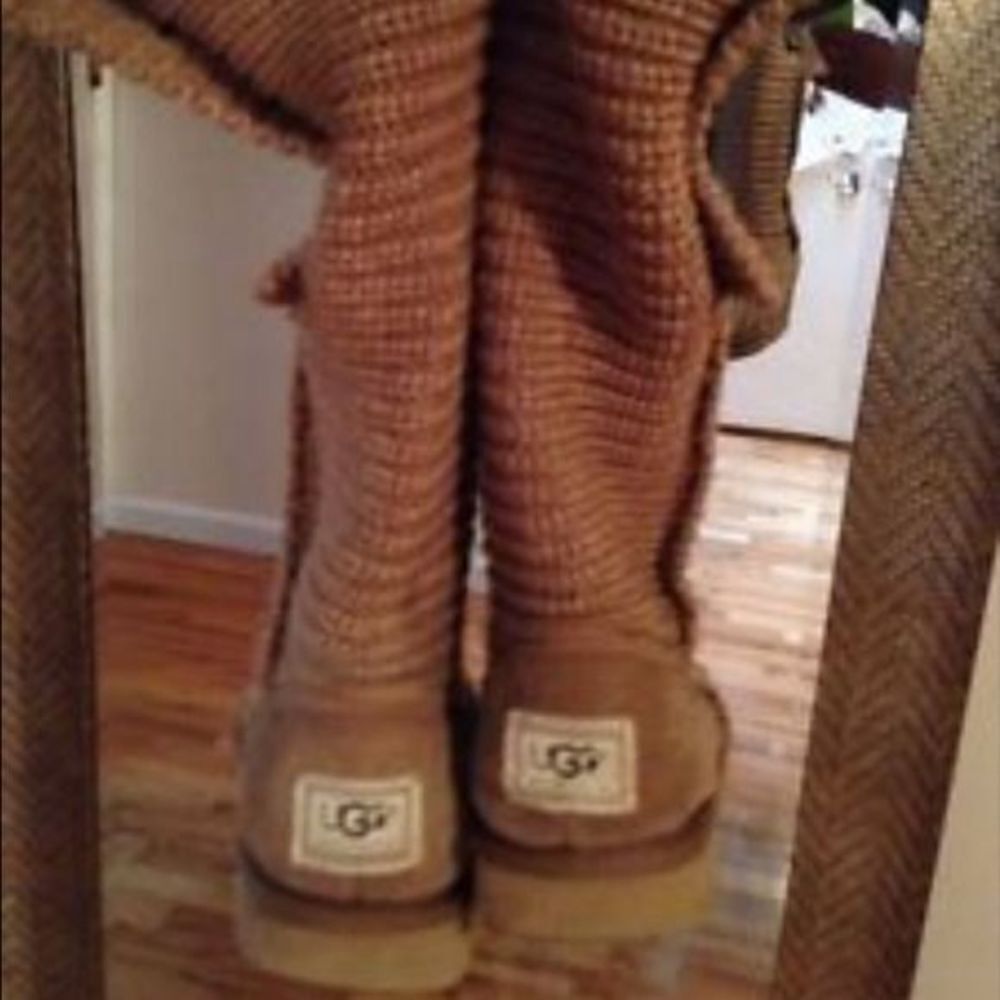 CARDY SWEATER 3 BUTTON TALL UGGS BROWN SIZE 8